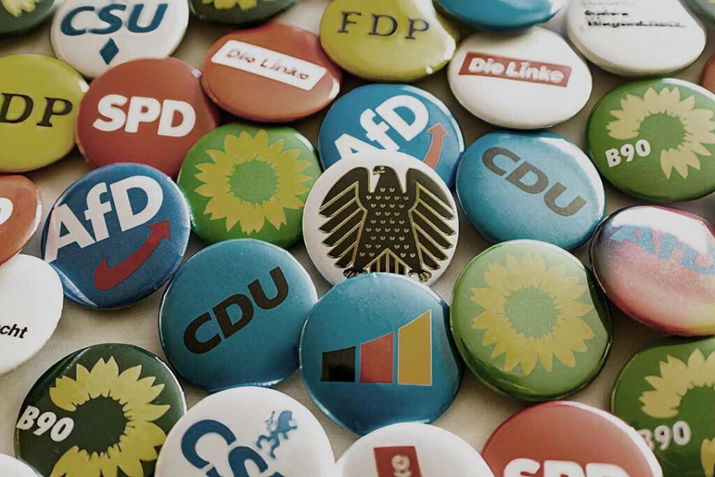 Buttrons mit Partei-Werbung