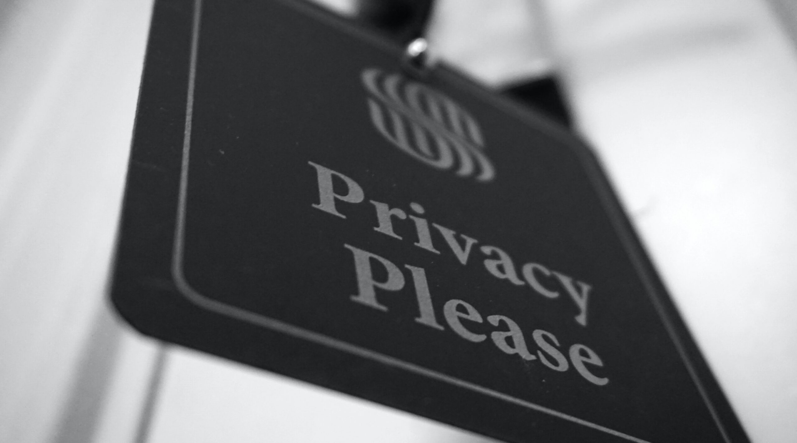 Schild: Privacy Please: Auskunftsersuchen Maximilian Großbauer