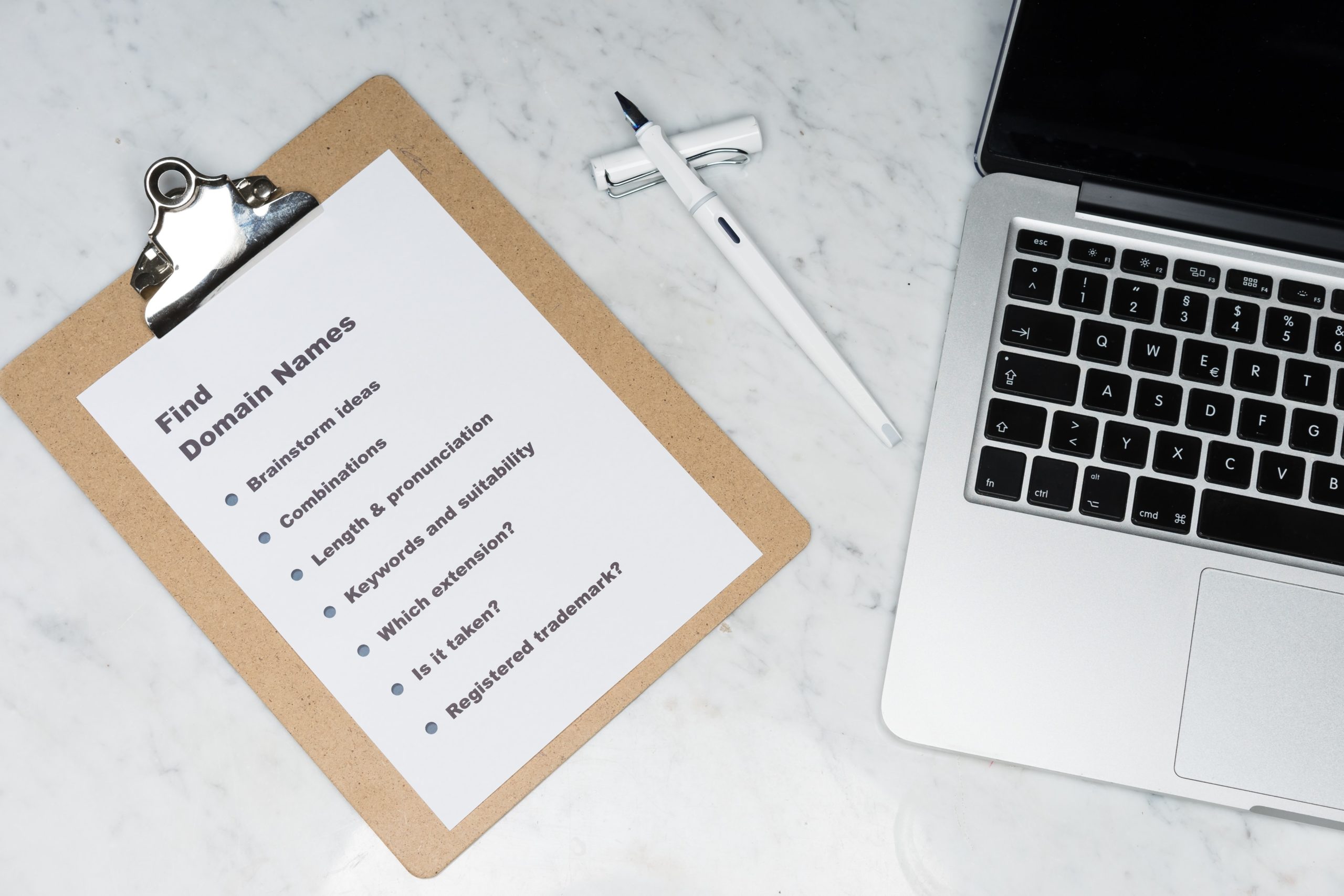 Checklist zu Domainnamen: Namens- und Datenschutz im Domainrecht