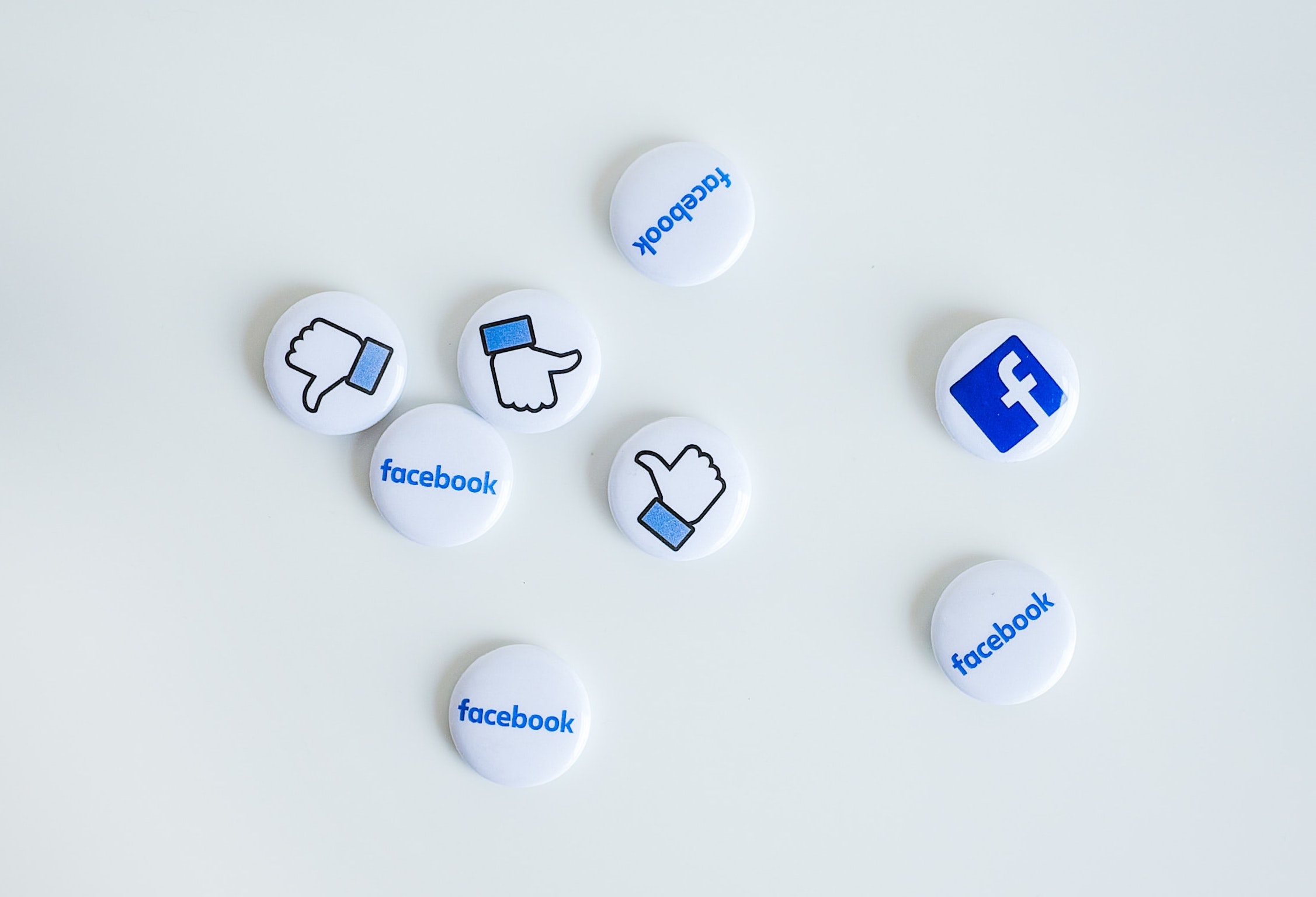 Buttons mit Facebook-Icons: BVerfG zu Hetzkommentaren in Sozialen Medien