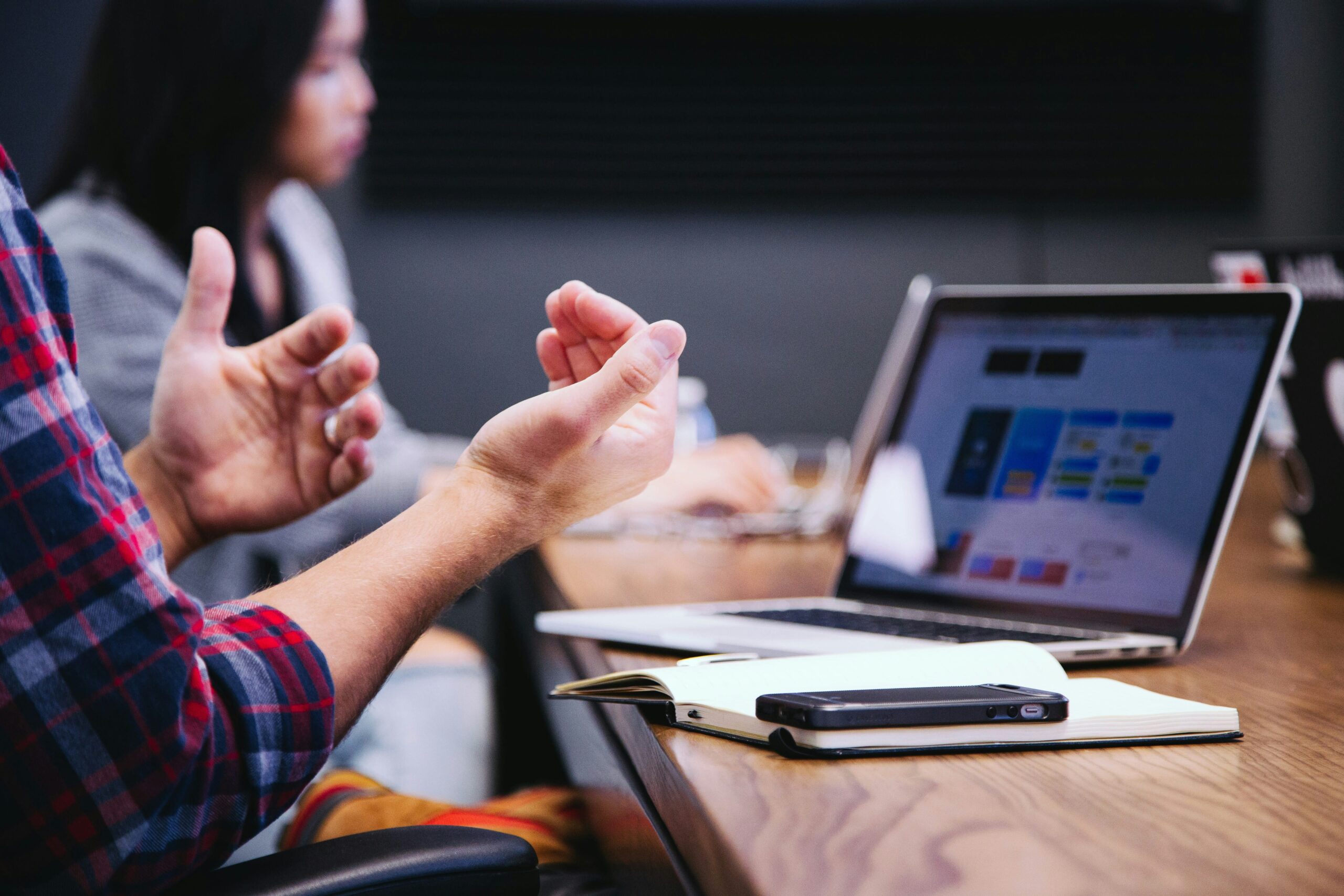 Mitarbeiter in einem Meeting über Venture Capital, Venture Capital-Finanzierung​