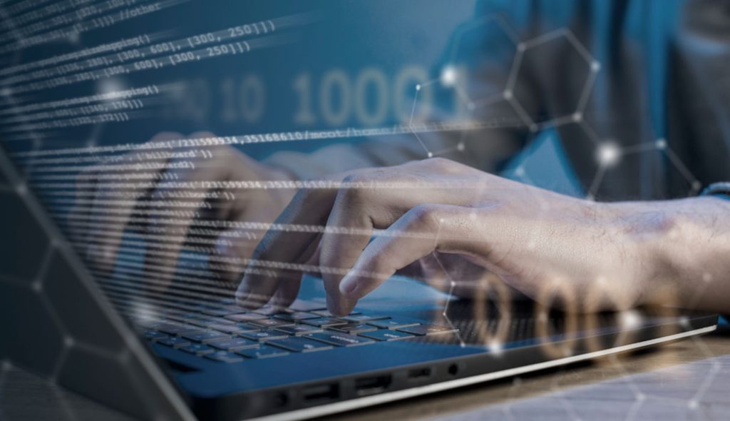 Programmiere setzt datenschutzfreundliche Technologien (Privacy-Enhancing Technologies) um.